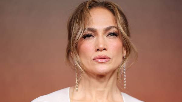 Jennifer Lopez reaparece en las redes con un mensaje positivo y sin anillo de boda