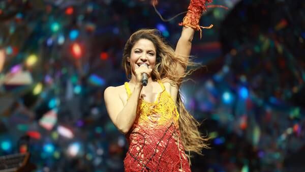 Shakira anuncia su nueva gira mundial en Coachella durante una actuación sorpresa con Bizarrap